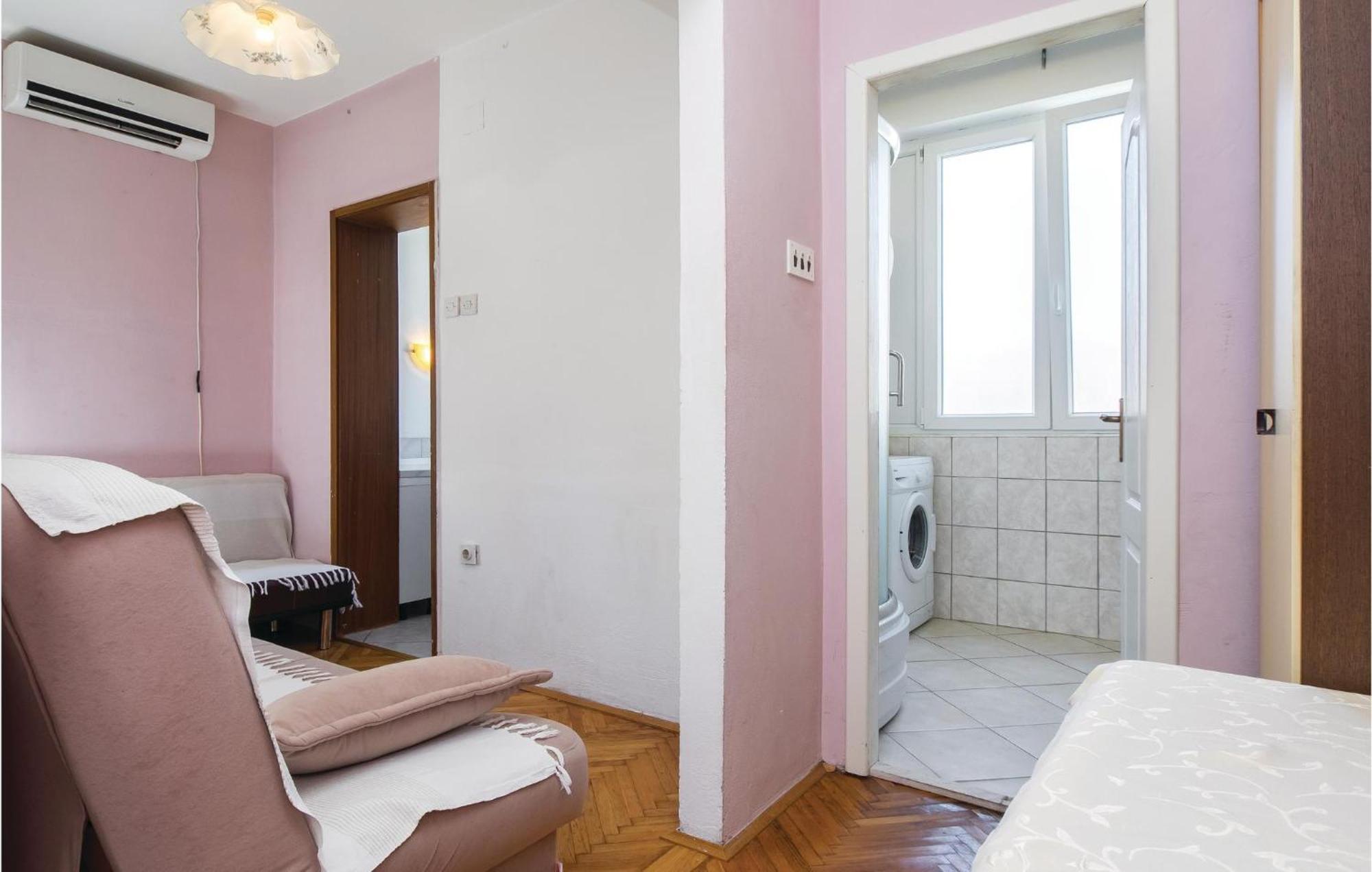 Amazing Apartment In Split With Kitchen 外观 照片