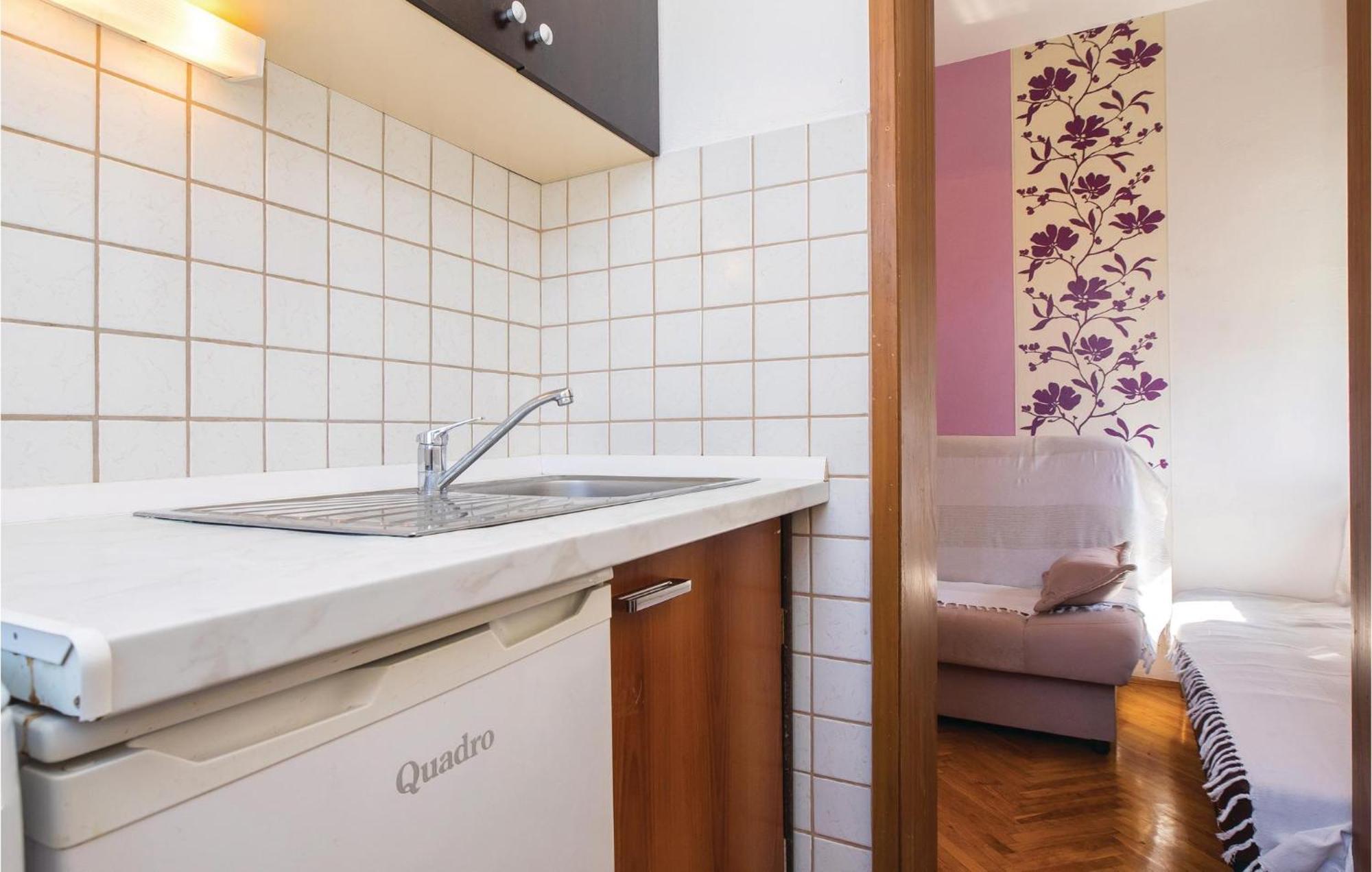 Amazing Apartment In Split With Kitchen 外观 照片