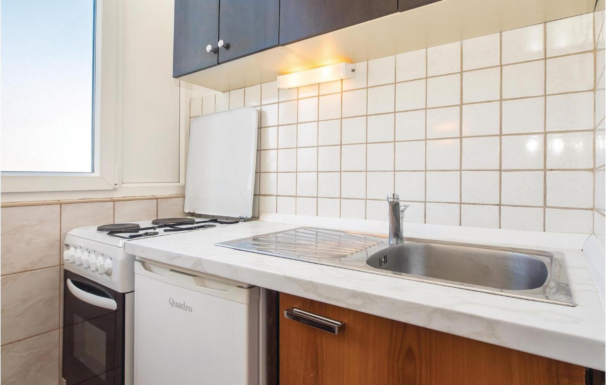 Amazing Apartment In Split With Kitchen 外观 照片