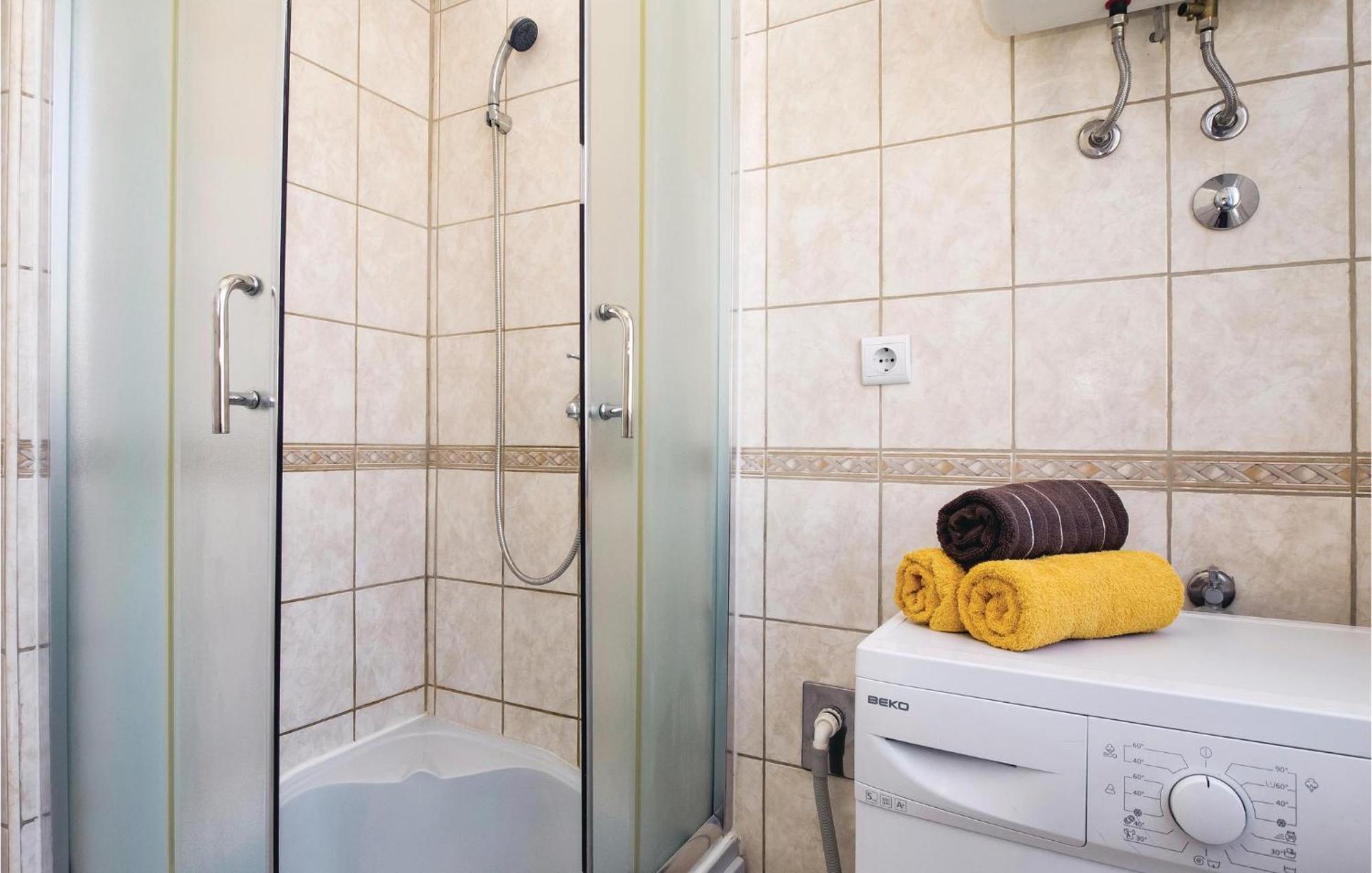 Amazing Apartment In Split With Kitchen 外观 照片