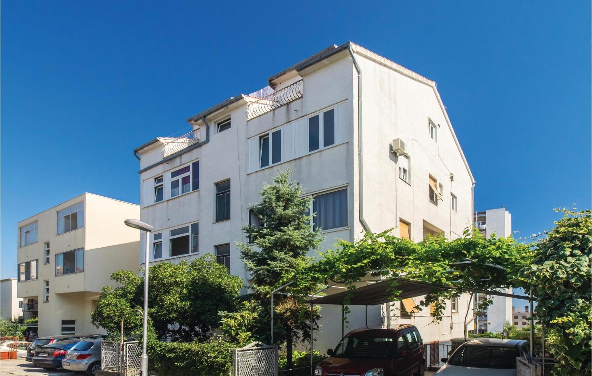 Amazing Apartment In Split With Kitchen 外观 照片