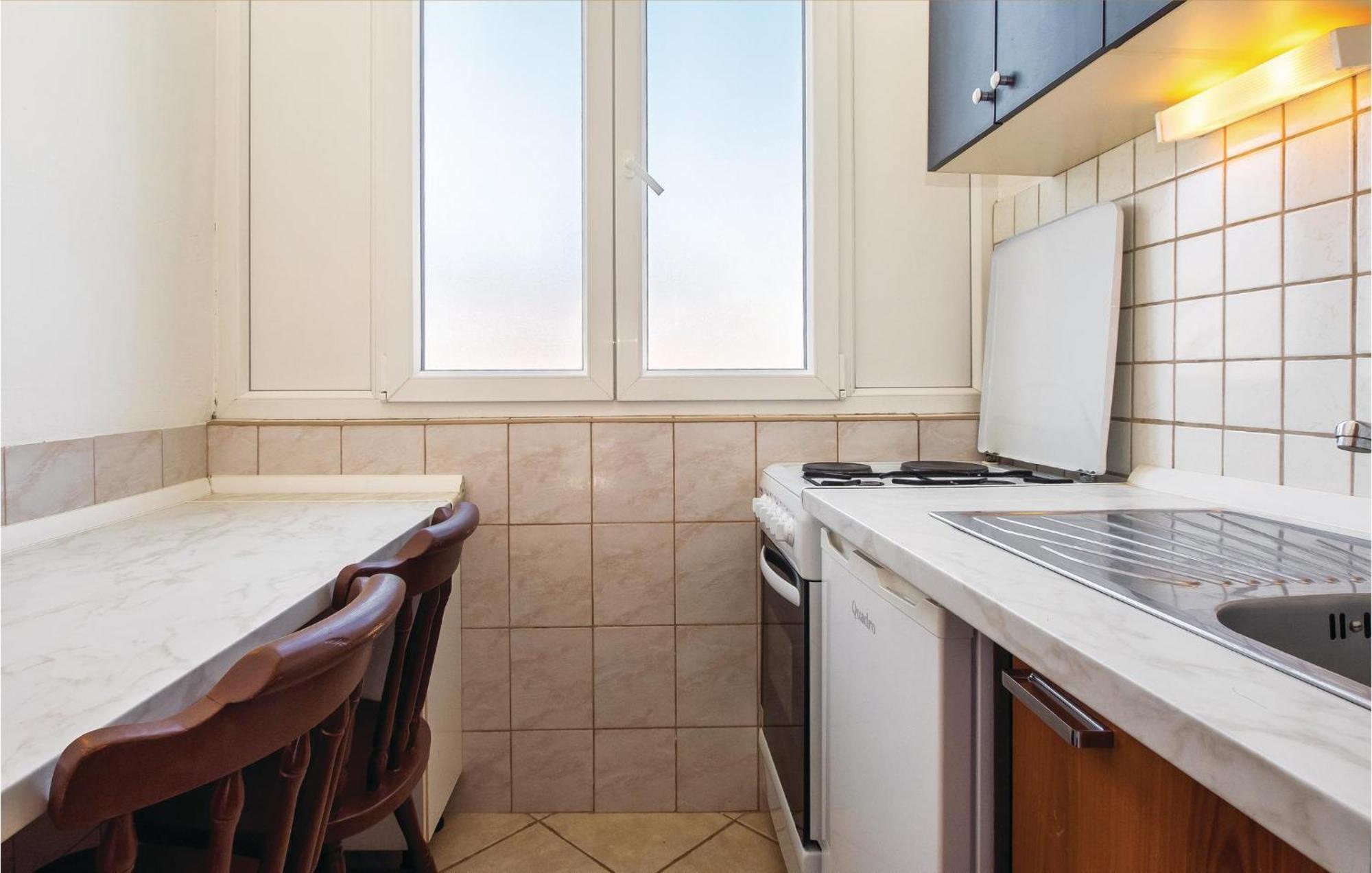 Amazing Apartment In Split With Kitchen 外观 照片